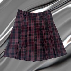 Tartan / Plaid pleated skirt.